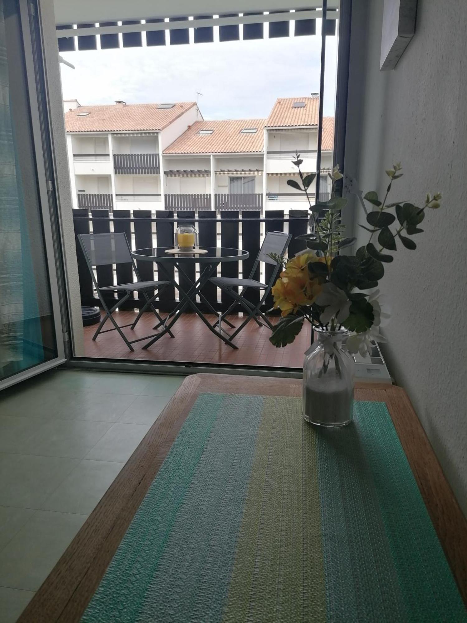 Appartement agréable studio avec terrasse à150m de la plage à Saint-Georges-de-Didonne Extérieur photo